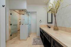 2de83deb-bc64-46e8-81bc-359a3f200473